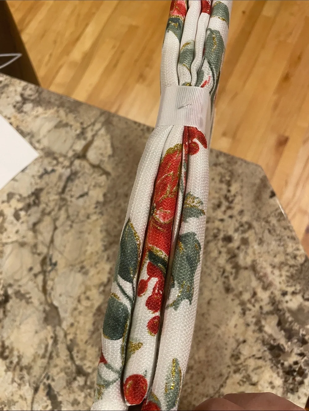 NWT Cupcakes and Cashmere Christmas Tablecloth 60